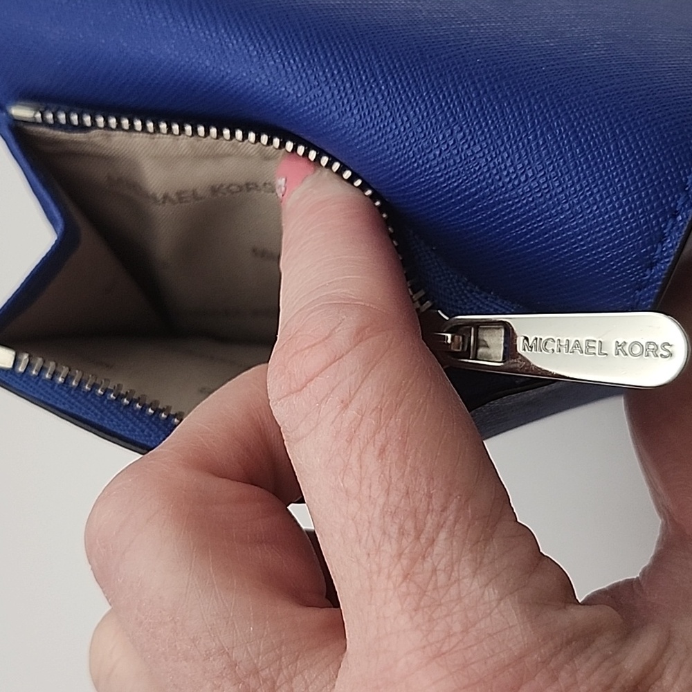 Michael Kors Bifold w/ Coin Zip Pocket Blue Silver Hardware - Picture 17 of 17